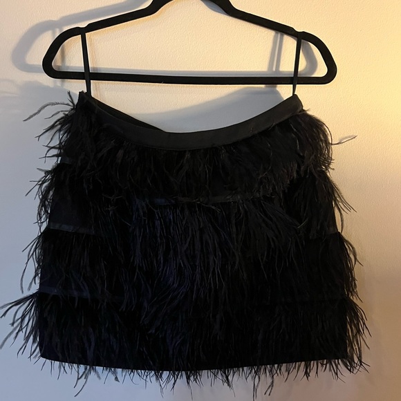 Black feather skirt, so cute! - Picture 3 of 4